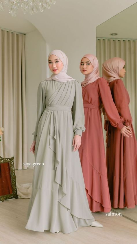 klik gambar Dress Muslim Modern, Braidsmaid Dresses, New Hijab, Model Gamis, Simple Bridesmaid Dresses, Girls Dress Outfits, Soiree Dress, Muslimah Dress, Muslim Women Fashion