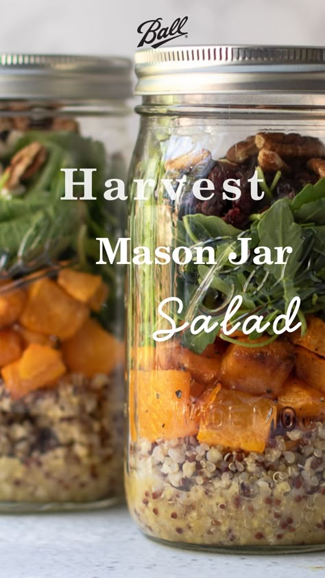 Jar Lunch Ideas, Salad In A Mason Jar, Healthy Easy Lunch, Mason Jar Meal Prep, Meal Prep Salad, Prep Salad, Fall Harvest Salad, Mason Jar Lunch, Salad At Home