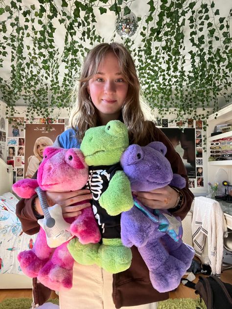 Build A Bear Room, Build A Bear Display, Build A Bear Frog Room, Giant Build A Bear Frog, Aesthetic Build A Bear Frog, Build A Bear Workshop, Taylor Nation, Indie Decor, Frog Pictures