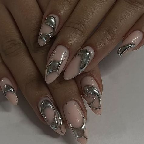 𝕬𝖌𝖆𝖙𝖍𝖊 - NAIL ARTIST & FORMATRICE PARIS (@vdw.nails) • Instagram photos and videos Fall Chrome Nails, Black Chrome Nails, Chrome Manicure, 3d Nail Designs, Pink Chrome Nails, Chrome Nails Designs, Latest Nail Trends, Pearl Nails, Metallic Nails