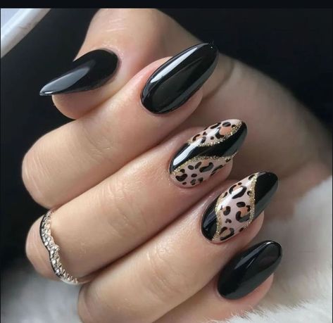 Leopard Print Almond Nails, Black Leopard Print Nails, Leopard Nail Designs, Almond Acrylic Nails Designs, Oval Nails Designs, Zebra Print Nails, Nagellack Trends, Simple Mehndi Designs Fingers, Nagel Tips