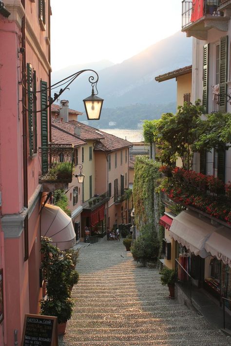 Bellagio Lake Como, Comer See, Lake Como Italy, Italy Aesthetic, Como Italy, Italy Travel Guide, Beautiful Places To Travel, Lake Como, Pretty Places