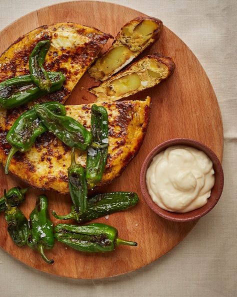 Jersey Royal tortilla with aioli and padrón peppers Padron Peppers Recipe, Food Arrangement, Padron Peppers, Wild Garlic Pesto, Vegetarian Starters, Broad Beans, Roasted Potato Recipes, Easy Potato Recipes, Meatless Recipes