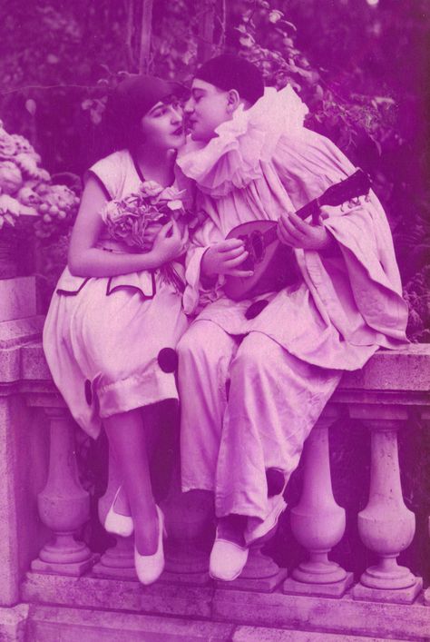 1920s Aesthetic, French Couple, Art Deco French, Postal Vintage, Fancy Costumes, Couple Romance, Picture Postcards, Photo Postcard, 1920s Art Deco