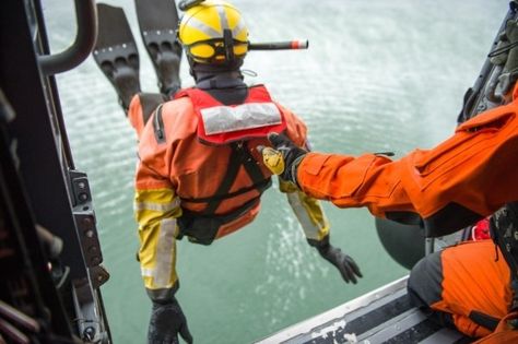 Coast Guard Rescue Swimmer, Elizabeth City North Carolina, Rescue Swimmer, Coast Guard Helicopter, Coast Guard Rescue, Coast Guard Stations, American Military History, Base Jump, Rescue Diver