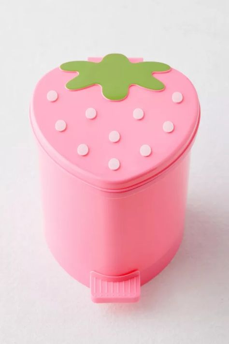 Strawberry Tabletop Waste Bin | Urban Outfitters Canada Urban Outfitters Kitchen Decor, Bestie Apartment, Artsy Room, Apartment Bathrooms, Quirky Office, College Things, Pink Dorm, Strawberry Kitchen, Aesthetic Apartment