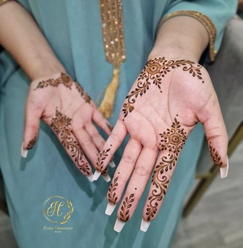 Short Mehndi Designs, Front Hand Simple Mehndi Designs, Hand Simple Mehndi Design, Front Hand Simple Mehndi, Palm Mehndi Designs, Palm Mehndi, Short Mehndi Design, Indian Mehndi, Pretty Henna