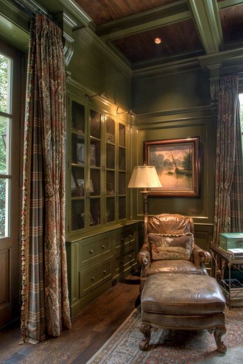 Home Decor for the Idyllic English Country Home | Park Avenue Style Southern Interiors, Home Library Aesthetic, Mans Office, Gentlemans Study, Traditional Home Office, Plaid Curtains, English Interior, Library Aesthetic, English Decor