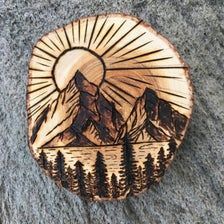 Beginner Wood Burning, Wood Burning Patterns Stencil, Wood Burning Techniques, Woodburning Ideas, Wood Burn Designs, Pyrography Patterns, Woodburning Projects, Wood Slice Art, Wood Burning Ideas