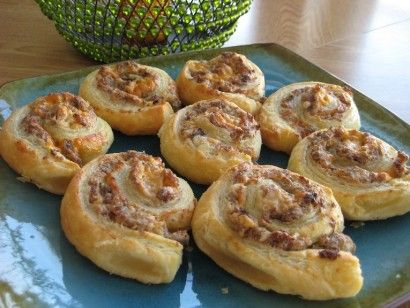 Squeeler Wheels | Tasty Kitchen: A Happy Recipe Community! Sausage Puff Pastry, Cheese Swirls, Sausage And Cream Cheese, Sausage Pinwheels, Sausage Puffs, Country Sausage, Pastry Appetizer, Bruschetta Ingredients, Top Chicken Recipes