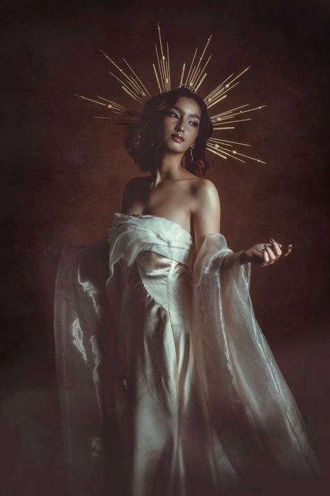 Greek Goddess Photoshoot, Shooting Studio, Goddess Aesthetic, Nature Goddess, Creative Photoshoot Ideas, Photographie Portrait Inspiration, Fantasy Photography, Photoshoot Themes, Human Poses Reference