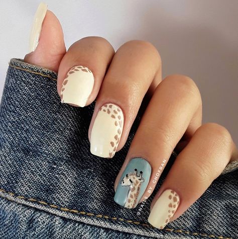 Zoo Themed Nails, Farm Animal Nails Designs, Giraffe Nails Designs, Safari Nail Ideas, Safari Themed Nails, Jungle Theme Nails, Nails Giraffe, Safari Nails Designs, Giraffe Print Nails