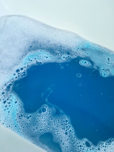 Blue Bathtub Aesthetic, Bath Bomb Water, Clean Core, Bath Aesthetic, Blue Vibes, Frutiger Aero, Color Aesthetic, Water Aesthetic, Blue Bath