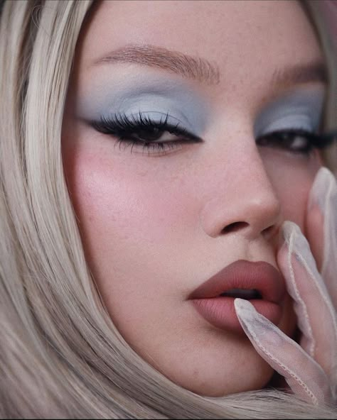 Trucco Glam, Maquillage On Fleek, Drag Make-up, Blue Makeup Looks, Ethereal Makeup, Makijaż Smokey Eye, Dope Makeup, Make Up Inspiration, Glowing Makeup