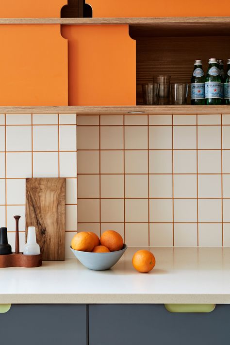 HØLTE – The Ellis kitchen: joyful colour Kitchen Color, Kitchen Diner, Ikea Kitchen, Kitchen Tiles, Retro Kitchen, Kitchen Style, Retro Stil, Home Decor Kitchen, 인테리어 디자인