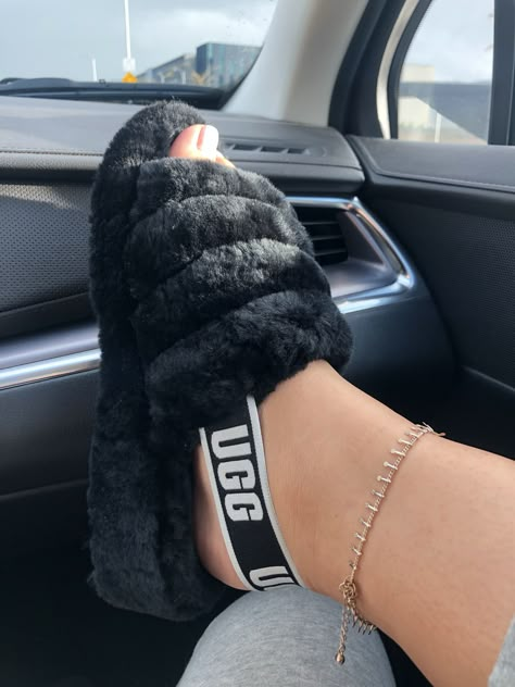 #uggs #slippers #slides Ugg Slippers Outfit, Pink Ugg Slippers, Cute Uggs, Slippers Outfit, Fluffy Shoes, Ugg Sandals, Pink Uggs, Sandals Outfit, Cute Nike Shoes