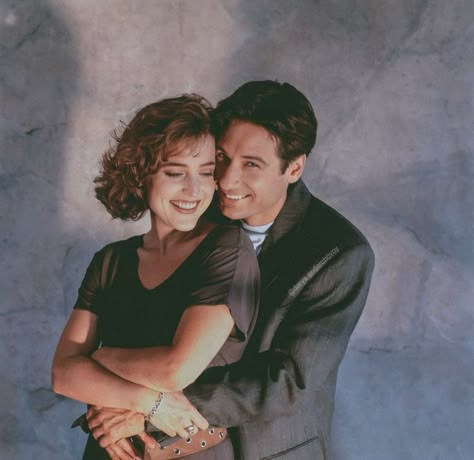 Netflix Drama Series, Scully And Mulder, Scully Mulder, Gillian Anderson David Duchovny, David And Gillian, Mulder And Scully, Fbi Special Agent, Mulder Scully, Fox Mulder