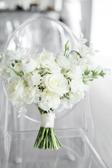 Classy White Wedding Bouquet, Front Veil Wedding, Modern Classic Wedding Bouquet, White Wedding Bouquets For Bridesmaids, White Garden Style Bridal Bouquet, White Wedding Flowers 2023, White Elegant Bouquet, White Bridal Party Bouquets, White Christmas Bouquet