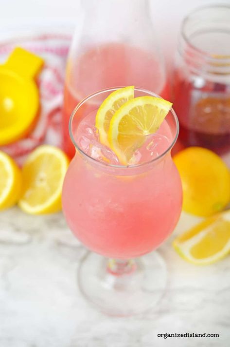 Pink Lemonade Recipe Homemade Pink Lemonade, Pink Lemonade Recipe, Pink Lemonade Recipes, Homemade Lemonade Recipes, Homemade Toffee, Homemade Granola Bars, Lemonade Recipe, Homemade Lemonade, Coffee Crafts