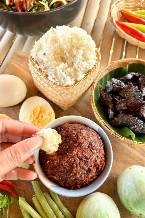 Learn to make Jeow Bong, a traditional Lao chili paste that's both spicy and versatile. It's easy to whip up and works great as a dipping sauce or with sticky rice, meats, and seafood. Lao Sticky Rice, Thai Sticky Rice Recipe, Jeow Bong Recipe, Laos Food Recipes, Thai Condiments, Laotian Food, Picky Bits, Cambodian Recipes, Lao Food