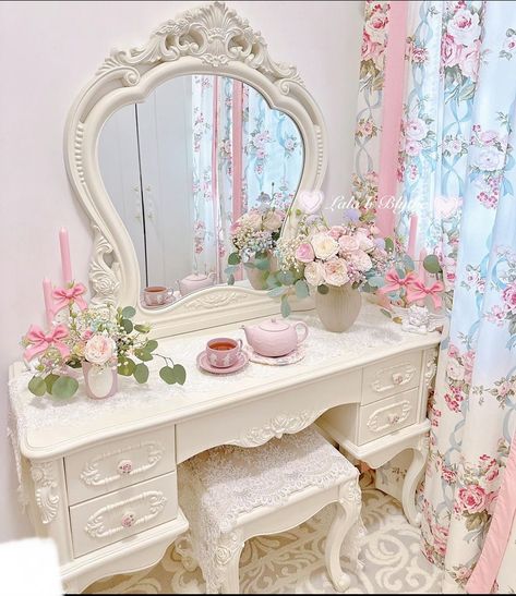 Shabby Chic Decor Ideas, Shabby Chic Bedroom Furniture, Shabby Chic Vanity, Bedroom Dressing, Makeover Bedroom, Casa Vintage, Princess Room, Shabby Chic Bedroom, High Quality Bedding