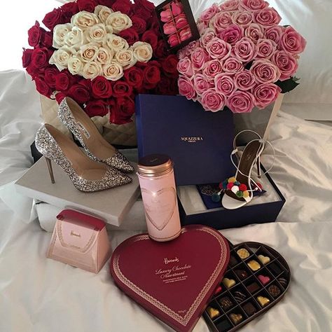 "❤️" Photo taken by @elamois on Instagram, pinned via the InstaPin iOS App! http://www.instapinapp.com (02/14/2016) Birthday Luxury, Boyfriend Aesthetic, Surprise Boyfriend, Rosen Box, Birthday Surprise Boyfriend, Birthday Goals, Luxury Lifestyle Girly, Luxury Birthday, Luxury Lifestyle Fashion