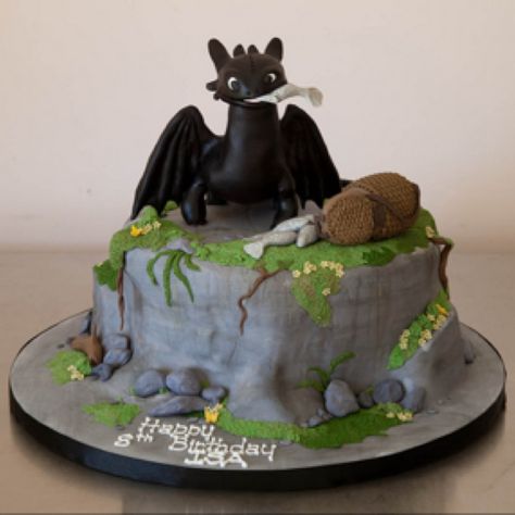 Toothless cake from How To Train Your Dragon Dragons Cake, Toothless Cake, Dragon Birthday Cakes, Dragon Cakes, Dragon Birthday Parties, Dragon Cake, Cake Wrecks, Dragon Birthday, Dragon Trainer