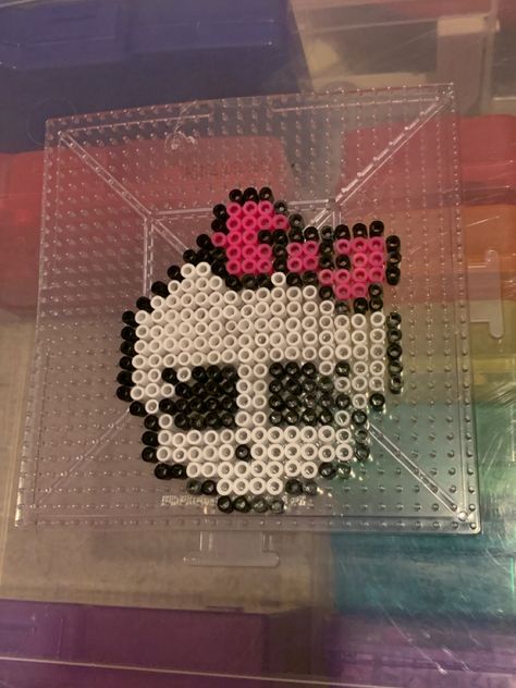 perler bead skeleton kandi Perler Beads Ideas Y2k, Perler Bead Patterns Y2k, Draculaura Perler Beads, Fuse Beads Designs, Ghostface Perler Bead Patterns, Nirvana Perler Beads, Cute Perler Designs, Perler Beads Y2k, Pearl Bead Designs