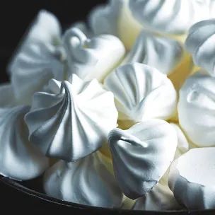 Microwave Recipes Dessert, Easy Meringues, How To Make Meringue, Chocolate Meringue, Meringue Recipe, Butternut Squash Risotto, Creamy Polenta, Jamie Oliver Recipes, Swiss Meringue