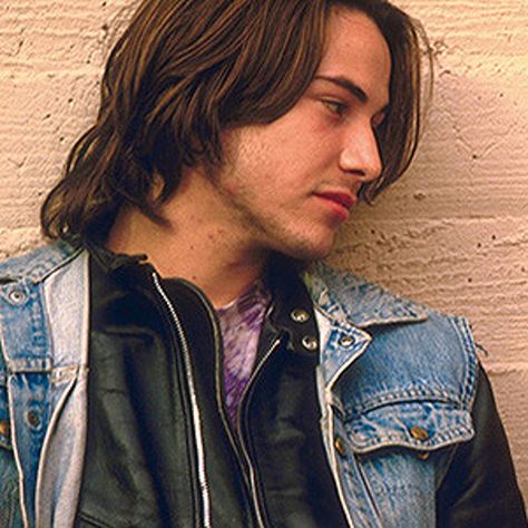 Keanu Reeves Long Hair, Long Hair 90s, Keanu Reeves Young, Hair 90s, 90s Grunge Hair, Keanu Charles Reeves, River Phoenix, Actrices Hollywood, About Time Movie