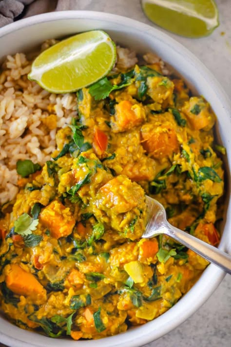 This easy red lentil curry is about to be your new favorite make-ahead vegetarian dinner! You only need a few simple ingredients (like lentils, spinach, sweet potatoes, and coconut milk) to make this Indian-inspired meal. It's packed with healthy vegetables (but still kid-approved!), and also works great for meal prep. The whole family is going to love this filling and satisfying dahl recipe! #gratefulgrazer #redlentilcurry #vegancurry #curryrecipes #vegandinners #vegetarianrecipes #... Curry With Sweet Potatoes, Sweet Potatoes And Spinach, Potatoes And Spinach, Sweet Potato Lentil Curry, Carrots And Parsnips, Red Lentil Curry, Dahl Recipe, Roasted Carrots And Parsnips, Lentil Curry Recipes