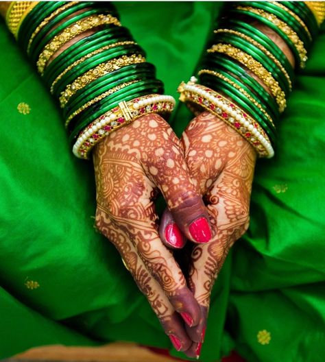 Bangle Ceremony Photoshoot, Glass Bangles Indian Wedding, Green Bangles Indian, Glass Bangles Indian, Bangles Ceremony, Indian Wedding Bangles, Bangles Ideas, Green Bangles, Maharashtrian Wedding