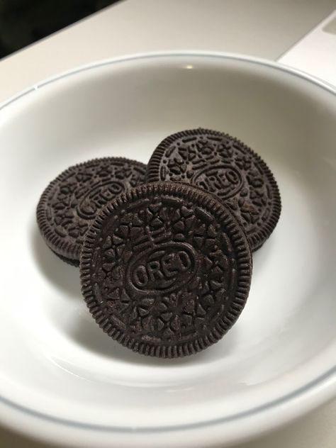 Oreo Cookies Aesthetic, Oreo Aestethic Snack, Oreo Aestethic, Oreos Aesthetic, Aesthetic Oreo, Oreo Aesthetic, Vancouver Aesthetic, Micalea Smeltzer, Aesthetic Canada