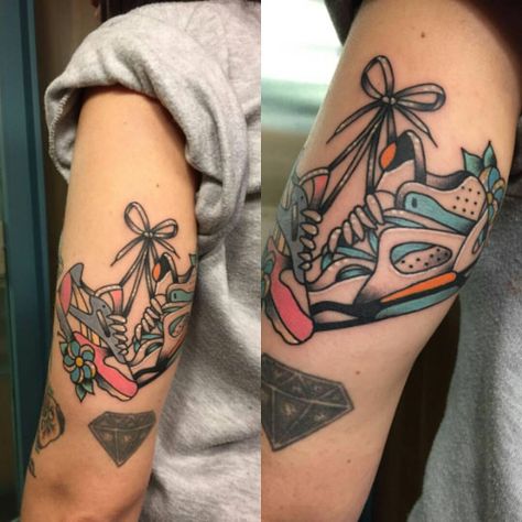 Tattoo On The Back, Related Tattoos, Cool Arm Tattoos, Geometric Tattoo Design, Colorful Sneakers, Top Tattoos, Hot Tattoos, New Tattoo, Tattoo Models