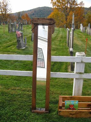 Repurposed Cow Stanchion-Animal Instinct: FALL TOUR - Barnet Vermont Stanchion Ideas, Cow Stanchion, Wood Furniture Projects, Yard Sale Ideas, Barn Crafts, Sellable Crafts, Antiques Repurposed, Horse Room, Yard Garden Ideas