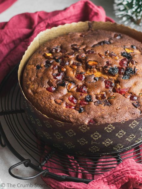 Rich, spongy and generously flavoured with rum, brandy and orange juice. The cake has surreptitiously placed nuts for the crunch. This Whole Wheat Fruity Rum Cake is deceptively easy to make and is exquisitely delicious! Christmas Rum Cake, Rum Cake Recipe Easy, Rum Cake Recipe, Fig Cake, Cake Christmas, Berry Cake, Rum Cake, Spiced Apples, Whole Wheat