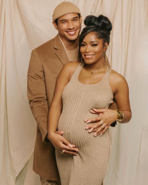 Frontal Hair, Black Motherhood, Couple Pregnancy Photoshoot, Maternity Photoshoot Outfits, Pregnancy Goals, 360 Frontal, Pretty Pregnant, Pregnant Celebrities, Shotting Photo