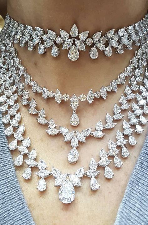 Real Diamond Necklace Royal Jewels, Necklace Sketch, Big Diamonds, Kundan Jewellery Bridal, Real Diamond Necklace, Neck Pieces Jewelry, Queen Jewelry, Pretty Jewelry Necklaces, Expensive Jewelry Luxury