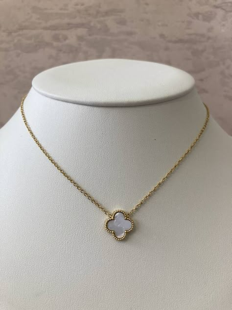 Jewelry Photography Tutorial, Jewelry Necklace Simple, Aesthetic Necklace, White Clover, Jewelry Product Shots, Clover Jewelry, Fancy Jewelry Necklace, Clover Pendant, Luxe Jewelry