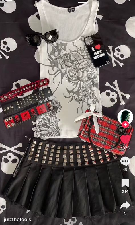 Ny Clothes, Emo Birthday, Emo Drawing, Grunge Skirt Outfit, Mcbling Fashion, Grunge Skirt, Club Fits, Birthday Outfits, Acrylic Plaques