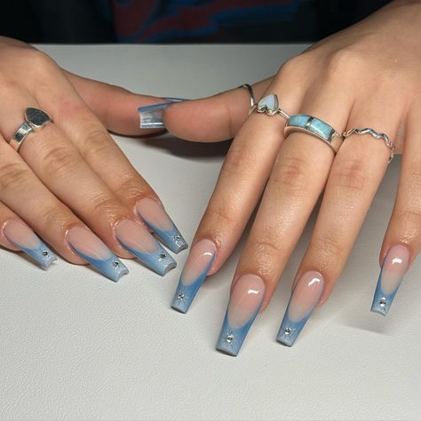 aura french tips 🫧 Aura And French Tip Nails, Airbrush Nails French Tips, Aura And French Nails, French Aura Nails, Aura French Nails, Aura Nails With French Tips, French Tip Aura Nails, Aura French Tip Nails, White And Blue Aura Nails