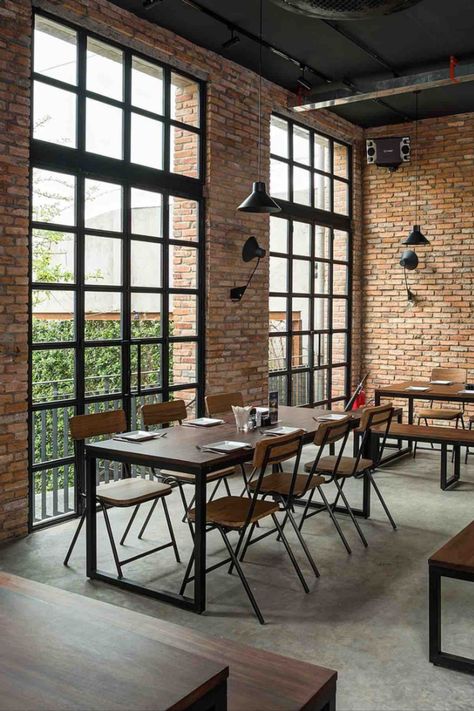 Industrial House Interior Design, Ny Loft Apartment Industrial, Salon Estilo Industrial, New York Loft Apartment Industrial, Industurial Loft, Warehouse Cafe Industrial Style, Rooftop Garden Urban, Exposed Brick Interior, Industrial & Rustic Interior