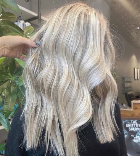 Platinum Blonde Fall Hair, Partial Highlights Blonde Platinum, Bright Blonde Blended Root, Icy Blonde Hair With Money Piece, Medium Length Icy Blonde Hair, Low Maintenance Bright Blonde, Platnomblonde Hair, Icy Blonde Highlights With Lowlights, Bright Blonde Hair With Lowlights