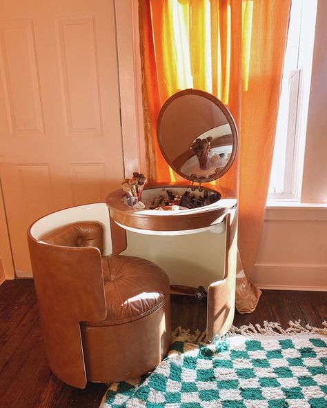 Sarah Belle on Instagram: “someone commented on my tiktok yesterday and said they only followed me for my vanity but stayed for the rest of the content... like I get…” Urban Outfitters Jane Vanity, Circle Vanity, 70s Vanity, Round Vanity, My Vanity, Apartment Goals, Rooms Ideas, Diy Vanity, Building Ideas