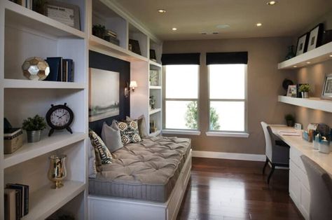 24 Amazing Home Office Ideas That Double As Cozy Guest Bedrooms Guest Room Daybed, Bedroom Office Combo, Guest Room Office Combo, Office And Guest Room, Transitional Home Office, Guest Bedroom Home Office, Office Guest Bedroom, Guest Bedroom/office, Home Office/guest Room