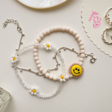 Mini Beads Bracelet, Smile Bracelet, Pulseras Kandi, Diy Jewelry Rings, Mini Bracelet, Tanah Liat, Bead Charms Diy, Beaded Necklace Diy, Diy Bracelets Patterns