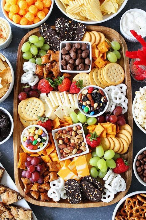 Sweet and Salty Snack Board-the perfect party food for easy entertaining. You will love the mix of sweet and salty snacks for game day or any party! #snacks #gameday Fall Charcuterie, Halloween Charcuterie, Snacks And Desserts, Decorações Com Comidas, Halloween Appetizers, Snack Board, Party Food Platters, Charcuterie Recipes, Salty Snacks