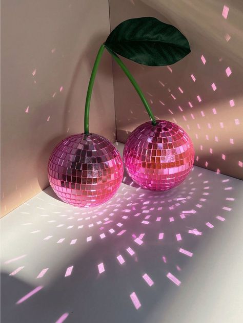 Plants In Room Decor, Pink Wall Bedroom Decor, Pink Funky Bedroom, Cute Room Decor Aesthetic Pink, Pink Disco Ball Decor, Disco House Decor, Disco Ball Garden Party, Disco Themed Bedroom, Retro Birthday Theme