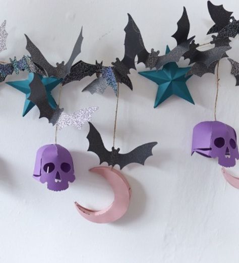 Cricut Design Space Cardstock Halloween Decorations, Halloween Banner Cricut, Cricut Decorations Party, Cricut Halloween Garland, How To Make Paper Garland, Halloween Paper Crafts For Adults, 3d Halloween Paper Crafts, Cricut Projects Halloween, Cricut Garland