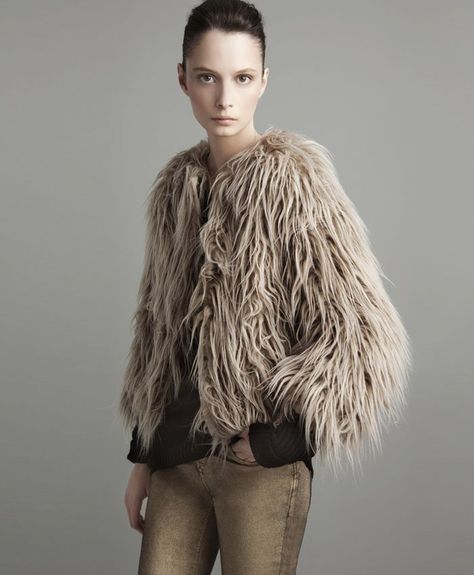 zara Shaggy Jacket, Zara Fall, Gold Jeans, Perfect Coat, Zara Fashion, Long Style, Fur Fashion, Short Coat, Chic Woman